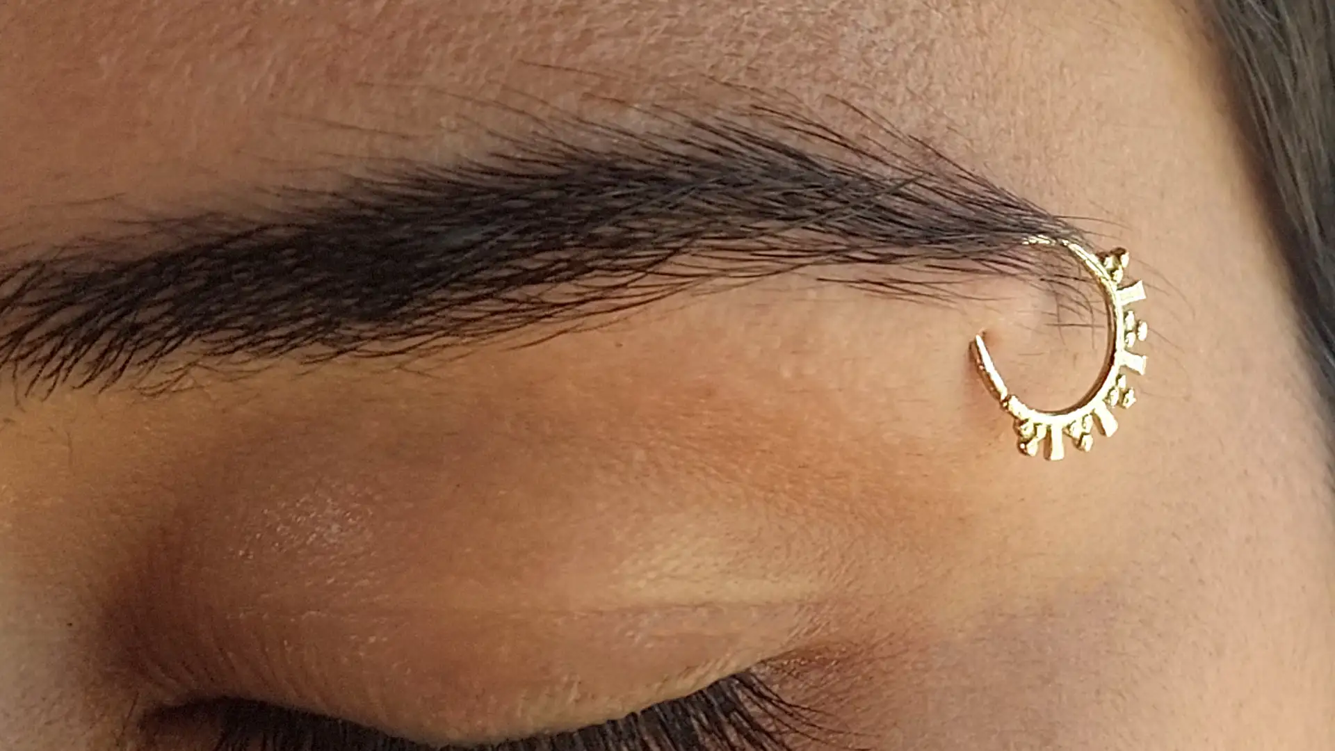 eyebrow piercing